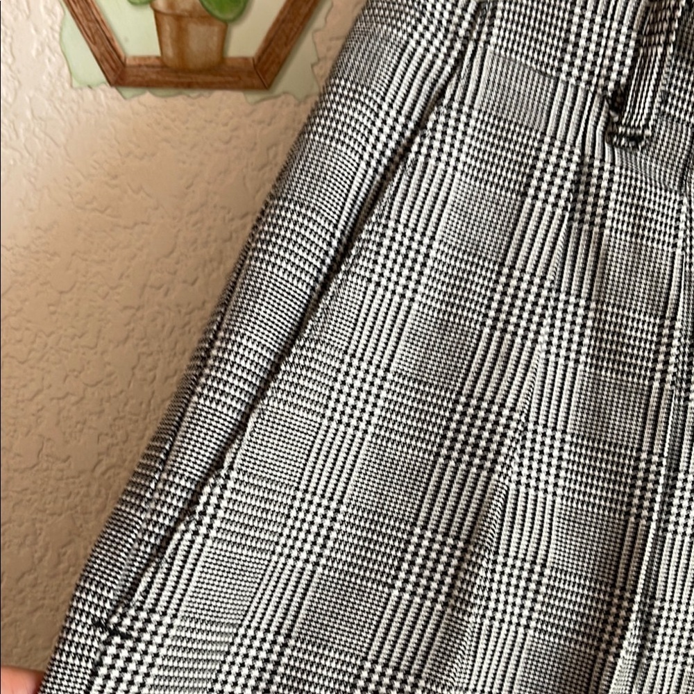 Hunt Club Gray Bermudas with Pleats and High Waist - Picture 4 of 8